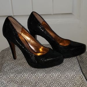 BCBG Pumps Black Snakeskin